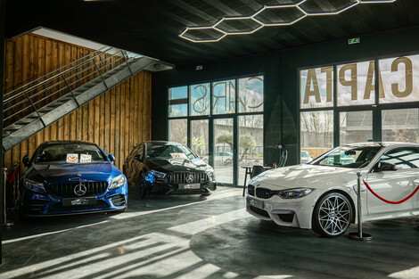CaptainCars_showroom-petite.jpg